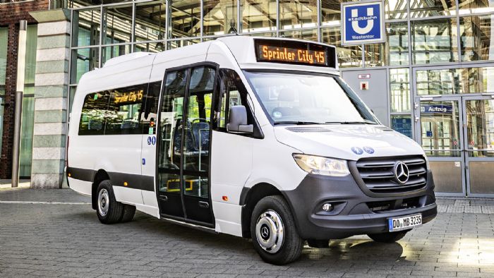Συνολικά πάνω από 20 mini-bus μοντέλα διαθέτει στη γκάμα της η Mercedes-Benz, με τα νεότερα να είναι τα Sprinter Transfer 45 και Sprinter City 45 (φωτό).