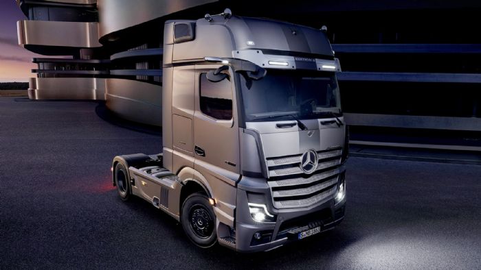 Σε μόλις 400 μονάδες θα παραχθεί το ολοκαίνουργιο Actros L Edition 3, που παρουσίασε η Mercedes-Benz στην έκθεση IAA Transportation 2022.