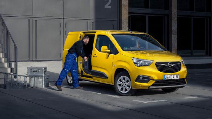 Ωφέλιμο φορτίο 800 κιλών και μέγιστος όγκος φόρτωσης 4,4 κ.μ. για το ηλεκτρικό Opel Combo.