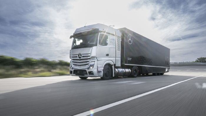 Η Daimler Truck κατασκεύασε ένα ακόμα fuel-cell πρωτότυπο φορτηγό, για να δοκιμάσει τα φορτηγά που λειτουργούν με υγρό υδρογόνο.
