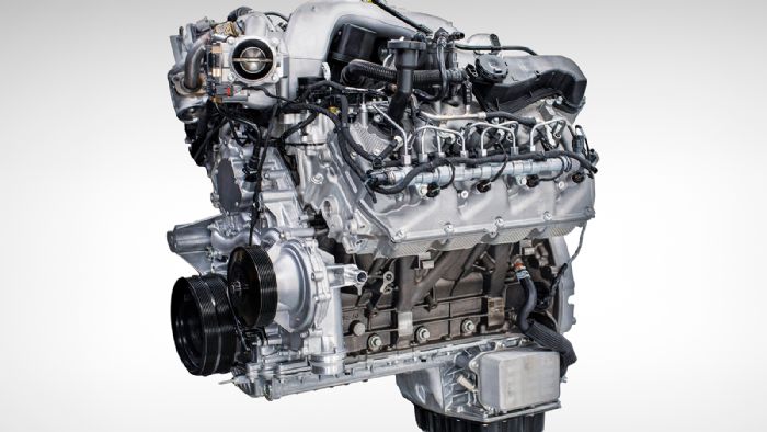 Η γκάμα V8 κινητήρων βενζίνης περιλαμβάνει τον νέο των 6,8 λτ. και τον μεγαλύτερο των 7,3 λτ., με τον βελτιωμένο Power Stroke V8 πετρελαίου των 6,7 λτ. (φωτό) να διαθέτει και μια νέα turbo έκδοση με υ
