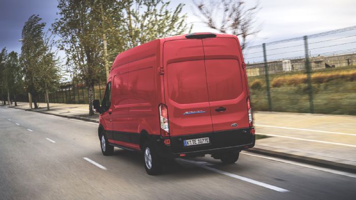 Ανακαλύψτε τις πρώτες εντυπώσεις μας πίσω από το τιμόνι του νέου e-Van της Ford Pro.