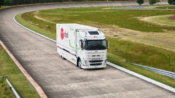Η επίδοση ρεκόρ των 1.099 χλμ. μέσα σε σχεδόν 23 ώρες, ανήκει στο φορτηγό της «Futuricum», ένα συμβατικό Volvo FH που μετατράπηκε σε ηλεκτρικό από την εταιρεία Designwerk Products AG.