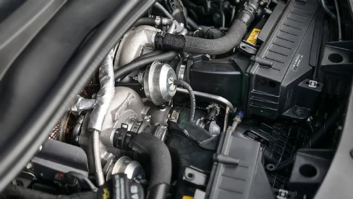 Ο 4.0 V8 BiTurbo της AMG αποδίδει 585 hp & 900 Nm, επιτρέποντας στη GAD V63 να πραγματοποιεί το 0-100 χλμ./ώρα σε 4,5 δλ., με τον «κόφτη» να ενεργοποιείται στα 260 χλμ./ώρα!
