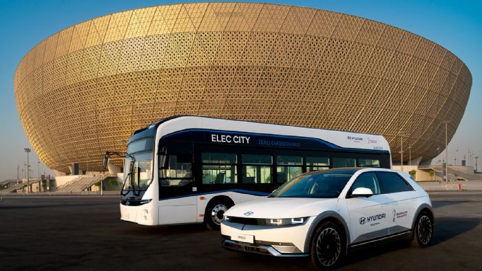 To Hyundai Ioniq 5 EV και το ηλεκτρικό λεωφορείο Elec City στο Εθνικό Στάδιο Λουσαΐλ του Κατάρ, όπου θα πραγματοποιηθεί ο τελικός του Παγκοσμίου Κυπέλλου του 2022. 