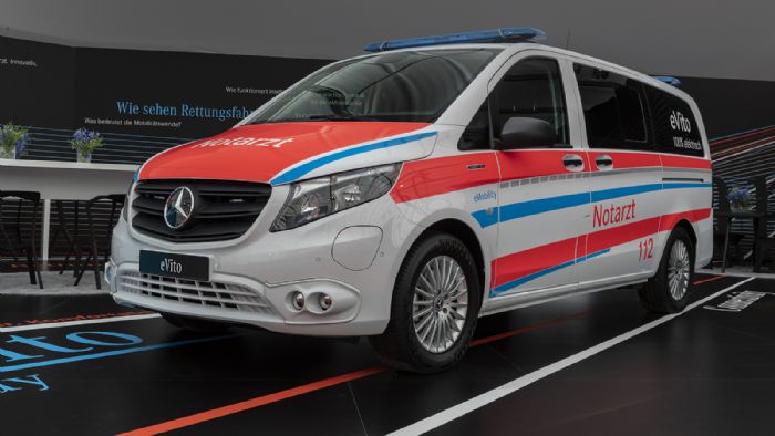 Γιατρούς για καταστάσεις έκτακτης ανάγκης μεταφέρει το eVito Tourer, που δημιούργησε η Mercedes-Benz σε συνεργασία με την εταιρεία BINZ.