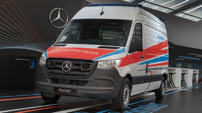 Το Mercedes-Benz eSprinter, με τη βοήθεια της εταιρείας Ambulanz Mobile, μεταμορφώνεται σε ένα ηλεκτρικό ασθενοφόρο. 