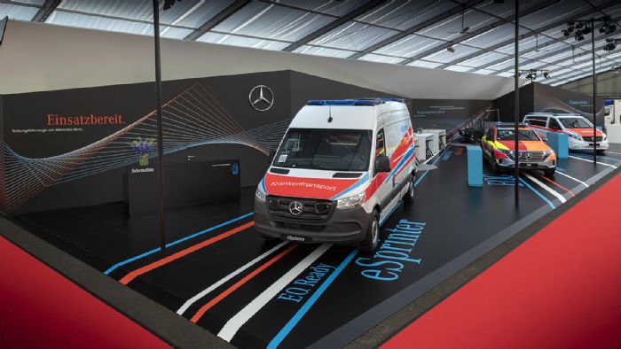 Το περίπτερο της Mercedes-Benz στη διεθνή έκθεση RETTmobil.