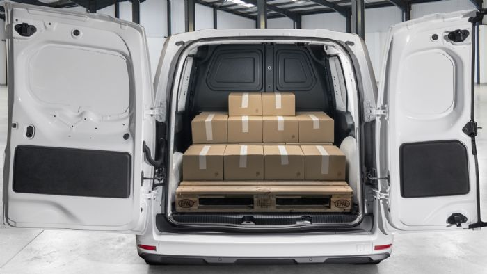 Aνάλογα με την έκδοση, το ωφέλιμο φορτίο είναι 600 - 800 κιλά, με τον χώρο φόρτωσης να έχει όγκο 3,3 - 4,9 κ.μ. και να μπορεί να δεχθεί μέχρι και δύο ευρωπαλέτες.