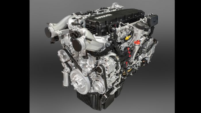Οι αναβαθμισμένοι κινητήρες PACCAR MX-11 και MX-13 (φωτό) εμφανίζουν υψηλότερη ροπή κατά 50 - 100 Nm, με την κορυφαία έκδοση των 530 hp να παράγει έως και 2.700 Nm ροπής.