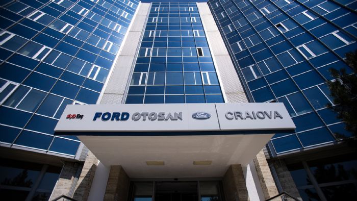 Στην κοινοπραξία Ford Otosan που έχει ιδρύσει μαζί με την τούρκικη Koc Holding, μεταφέρει μετά από 14 χρόνια την ιδιοκτησία του εργοστασίου στην Κραϊόβα της Ρουμανίας.