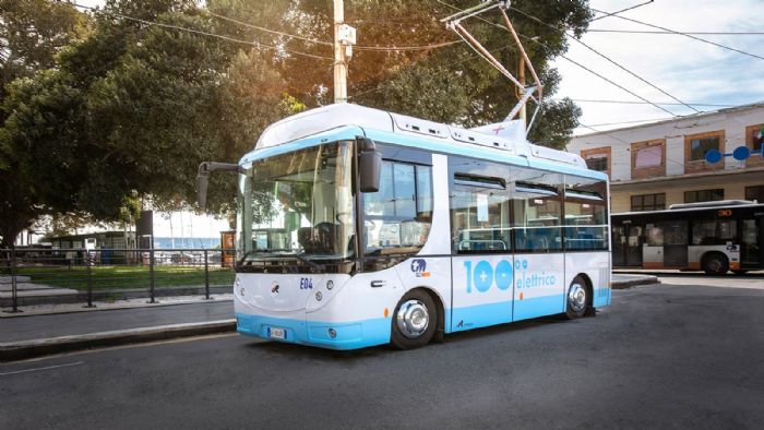 Το Rampini E60 του Κάλιαρι, είναι το 1ο 6μετρο ηλεκτρικό λεωφορείο της Ευρώπης που φορτίζει τις μπαταρίες του μέσω παντογράφου. 