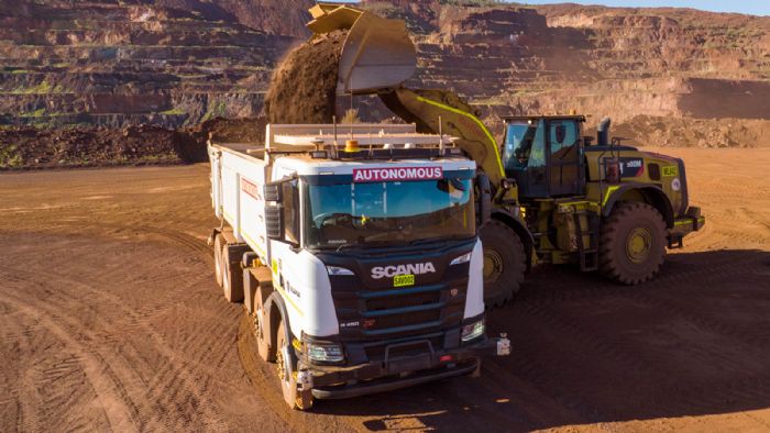 Στο ορυχείο Channar που βρίσκεται στην περιοχή Pilbara της Αυστραλίας και το οποίο ανήκει στην εταιρεία Rio Tinto, δοκιμάζονται τα αυτόνομα φορτηγά της Scania.