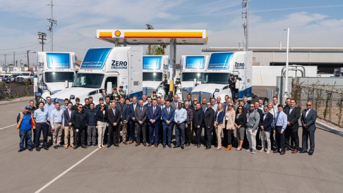 Eταίρος στο πρότζεκτ «ZANZEFF» είναι και η Shell, η οποία κατασκεύασε για τον σκοπό τρεις σταθμούς ανεφοδιασμού με υδρογόνο.