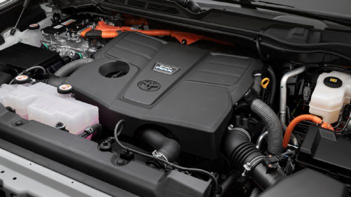 To twin-turbo V6 υβριδικό σύστημα «i-FORCE MAX» έχει απόδοση 437 ίππων ισχύος και 790 Nm ροπής.
