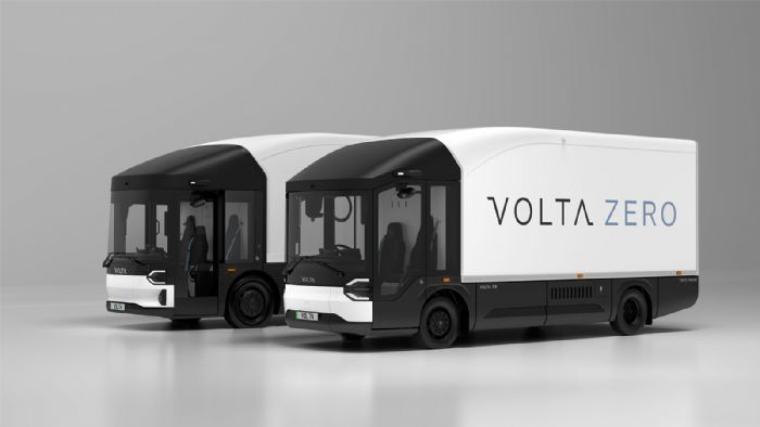 Το Volta Zero των 7,5 τόνων, πλάι στο μεγαλύτερο μοντέλο μεικτού βάρους 16 τόνων. Κάπου ανάμεσα θα βρίσκεται η έκδοση των 12 τόνων, ενώ θα ακολουθήσει και 18τονη εκδοχή.