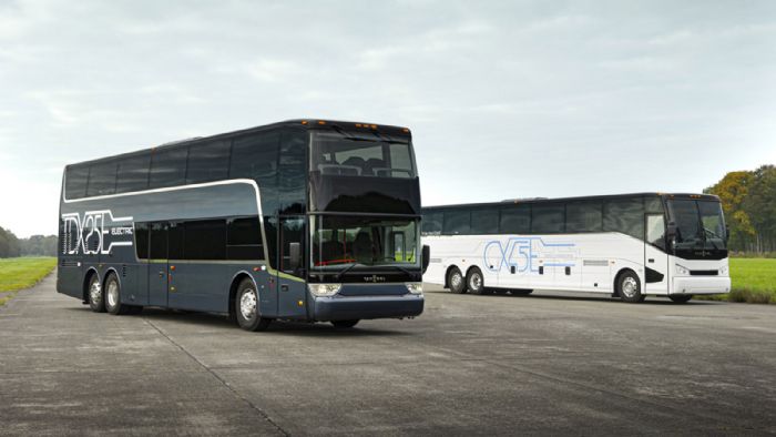 Το ηλεκτρικό δίδυμο των τουριστικών λεωφορείων της Van Hool από το Βέλγιο.