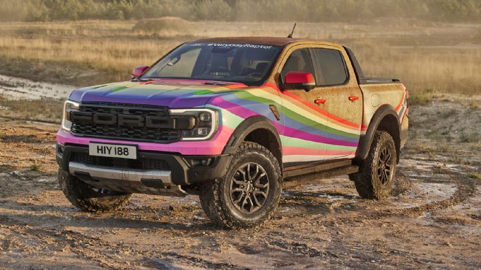 Τα πολύ θετικά σχόλια στα μέσα κοινωνικής δικτύωσης, ώθησαν την Ford να κατασκευάσει δύο πραγματικά «Very Gay Raptor» στο Ην. Βασίλειο και τη Γερμανία.