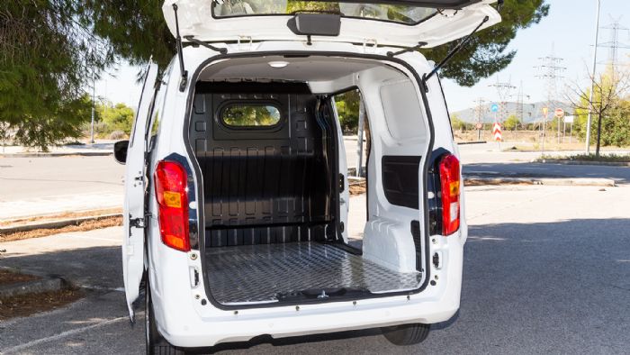 Το BYD ETP3 προσφέρει ωφέλιμο χώρο φόρτωσης με όγκο 3,5κ.μ. για φορτία βάρους έως και 780 κιλών. 