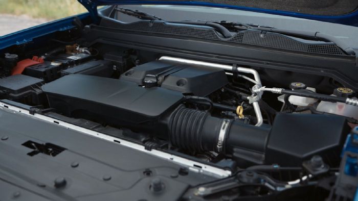 O νέος βενζινοκινητήρας των 2,7λτ. αποδίδει ισχύ 240 ή 314 ίππων και μέγιστη ροπή από 351 – 582Nm. 