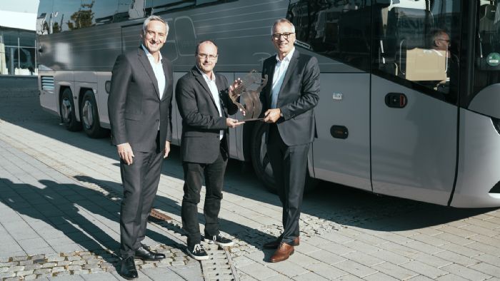 Από αριστερά: Rudi Kuchta (Head of Business Unit Bus), Tom Terjesen (Πρόεδρος Επιτροπής) και Andreas Tostmann (CEO, MAN Truck & Bus).