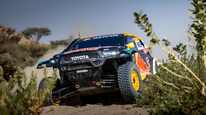 Rally Dakar 2025: Στις Top 2 θέσεις η Toyota, χάρη στο GR Hilux EVO! 