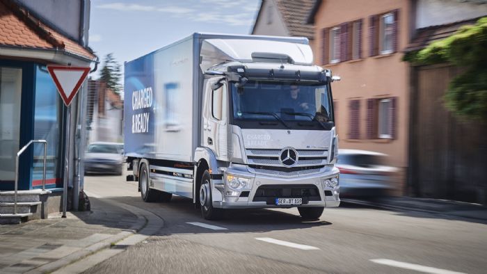 Το eActros είναι το 1ο ηλεκτρικό φορτηγό της Mercedes-Benz και σύντομα πρόκειται να λανσαριστεί στην έκδοση μεγαλύτερης αυτονομίας, LongHaul.