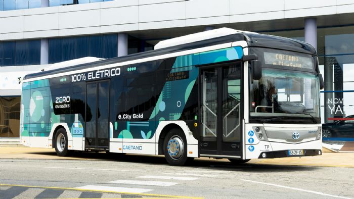 Το αμιγώς ηλεκτρικό αστικό λεωφορείο μπαταρίας (BEV), e.City Gold, προσφέρεται σε εκδόσεις 10,7 και 12 μέτρων. 