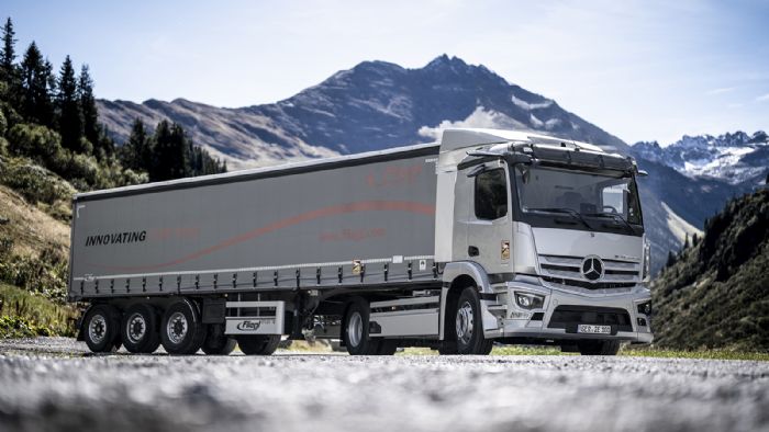 Στις αυστριακές Αλπεις δοκιμάζεται το Mercedes-Benz eActros 300 στη νέα έκδοση τράκτορα, που θα ξεκινήσει να παράγεται στο 2ο μισό του 2023.