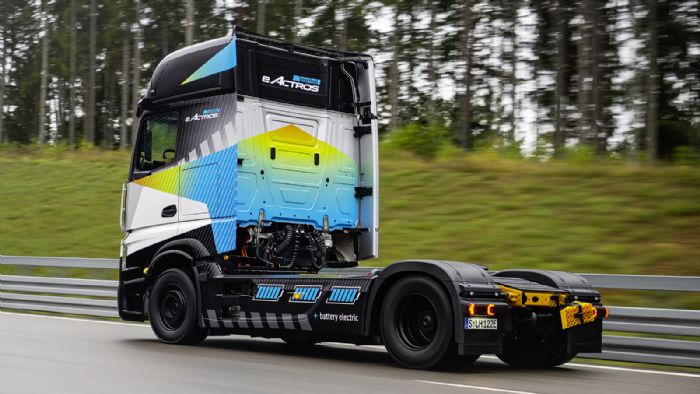 Η Mercedes-Benz Trucks θα παράγει το eActros LongHaul στο εργοστάσιο του Wοrth σε εκδόσεις τράκτορα αλλά και μονού φορτηγού.