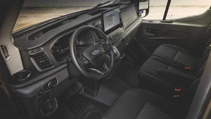 To Ford E-Transit ξεχωρίζει σε θέματα άνεσης, ασφάλειας & συνδεσιμότητας με βάση τα όσα προσφέρει σε οδηγό και συνεπιβάτες. 
