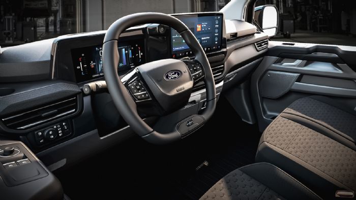 Πλούσια εξοπλισμένος και με υψηλό επίπεδο άνεσης, ασφάλειας, συνδεσιμότητας και πρακτικότητας, ο εσωτερικός διάκοσμος του νέου Ford Transit Custom.