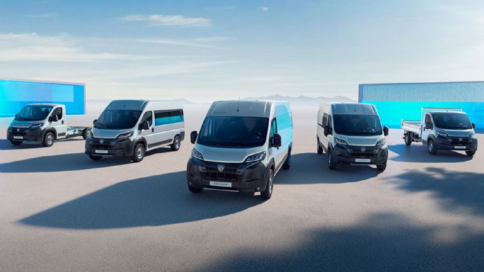 Τόσο το νέο Peugeot Boxer (φωτό) όσο και το Ford Transit προσφέρονται σε μια μεγάλη ποικιλία εκδόσεων ως προς τον τύπο και τις διαστάσεις του αμαξώματος τους. 