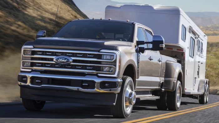 Αυξημένες μεταφορικές δυνατότητες και σκληροτράχηλη κατασκευή προσφέρουν οι Heavy Duty εκδόσεις των αμερικάνικων Pick-Up. Στη φωτό το νέο Ford Super Duty.