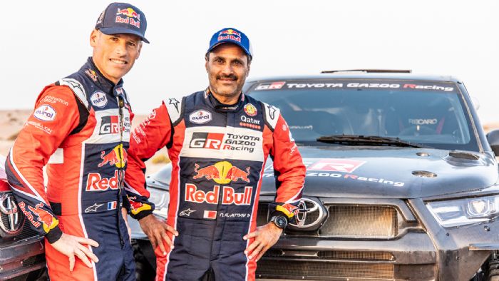 Την τέταρτη νίκη του στο Dakar Rally. επιθυμεί το δίδυμο των Nasser Al-Attiyah (δεξιά) και Mathieu Baumel (αριστέρα).