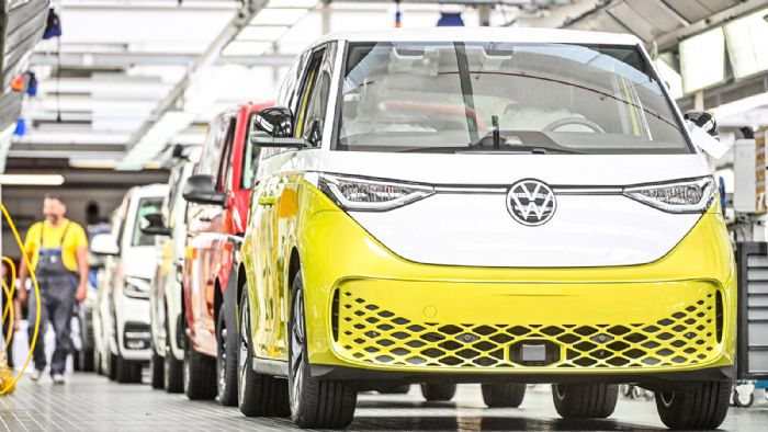 Από τις 15.000 μονάδες φέτος, η VW θα φτάσει να παράγει 900 ID. Buzz τη μέρα ή αλλιώς 130.000 τον χρόνο!