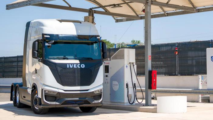 Η IVECO μπαίνει δυναμικά στο παιχνίδι των ηλεκτρικών βαρέων οχημάτων 