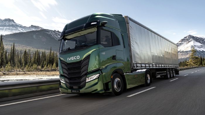 Το Iveco S-Way εφοδιάζεται πλέον με τον νέο xCursor 13 που μπορεί να κάνει χρήση τόσο diesel όσο και φυσικού αερίου, με απόδοση έως 580hp & 500hp αντίστοιχα. 