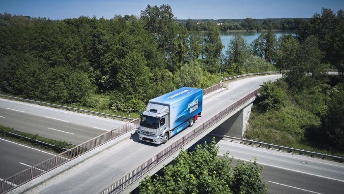 Το 2030 το 50% των πωλήσεων βαρέων επαγγελματικών της Mercedes-Benz Trucks στην ΕΕ θα αφορά σε οχήματα μηδενικών ρύπων. 