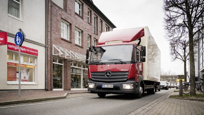 Mε μεικτό βάρος από 7,6 έως 16 τόνων, το Atego αποτελεί το μικρότερο φορτηγό της Mercedes-Benz. 