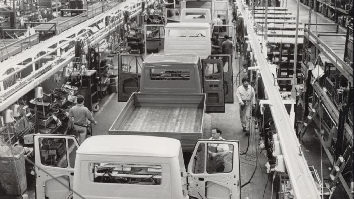 Στιγμιότυπο από την παραγωγή του Mercedes T1 από τη δεκαετία του 1980.