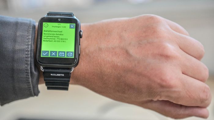 Οι επιβλέποντες είναι σε μόνιμη επαφή με τα μηχανήματα μέσω smart watch.