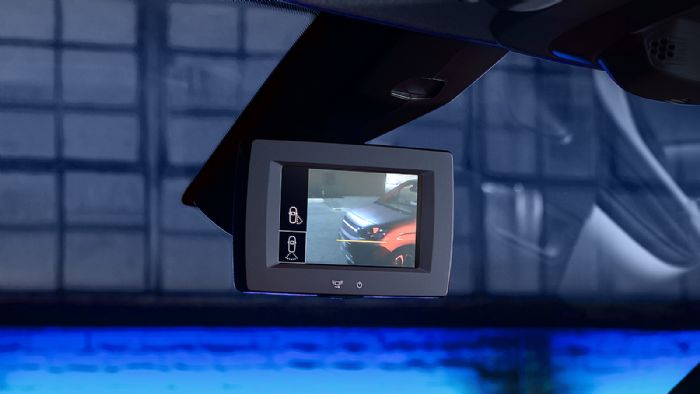 Tο «Magic Mirror», μια ψηφιακή οθόνη 5 ιντσών, λειτουργεί κατά βούληση του οδηγού ως ψηφιακός κεντρικός καθρέπτης, κάμερα οπισθοπορείας ή για την επίβλεψη των τυφλών σημείων.