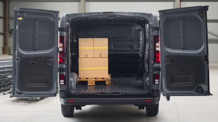 Nissan Primastar: Ο «χαμαιλέοντας» των Μεσαίων Vans 