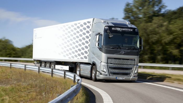 Κατά 44,51% έχουν αυξηθεί οι πωλήσεις νέων φορτηγών με τη Mercedes-Benz Trucks να διατηρεί μερίδιο 39,24% από του συνόλου. 