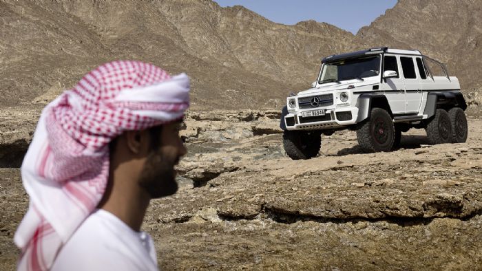 Τυχαία νομίζετε έβαλαν οι άνθρωποι της Mercedes-Benz τον Αραβα να κοιτάζει την G 63 AMG 6x6;