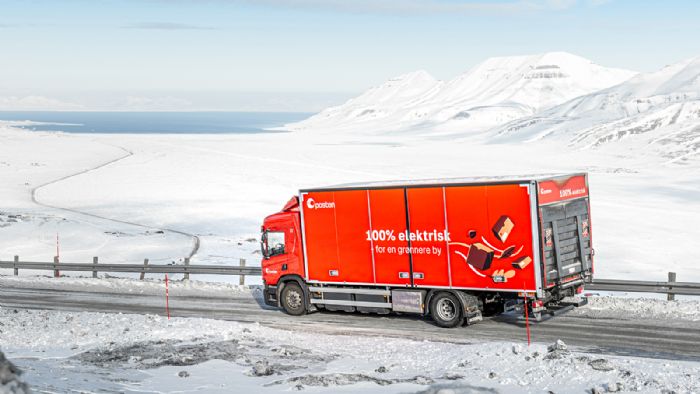 Η νορβηγική ταχυδρομική υπηρεσία διανέμει όλα τα δέματα στον δήμο Λονγκιαρμπίεν με ηλεκτρικά οχήματα.