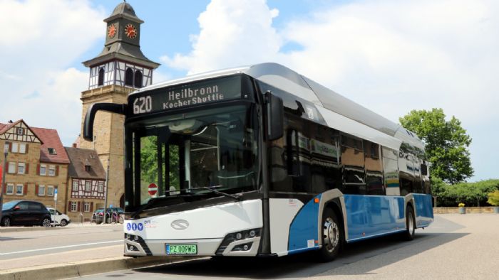 Το Urbino 12 hydrogen φέρει ένα σετ κυψελών καυσίμου των 70 kW και πέντε ντεπόζιτα συνολικής χωρητικότητας 184 κιλών υδρογόνου. Στη φωτό το Solaris της Γερμανίας.