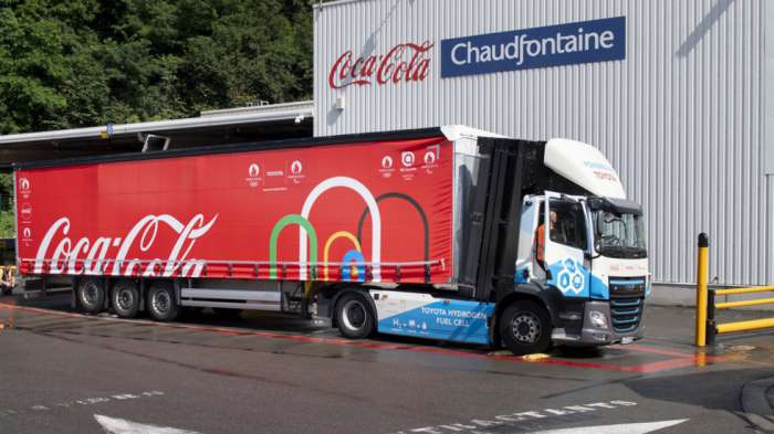 Φορτηγά υδρογόνου της Toyota στα logistics της Coca-Cola 