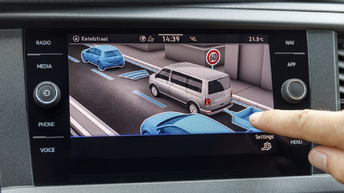 Παράλληλα, το VW Transporter εφοδιάζεται με πολλαπλά συστήματα υποβοήθησης του έργου του οδηγού. 